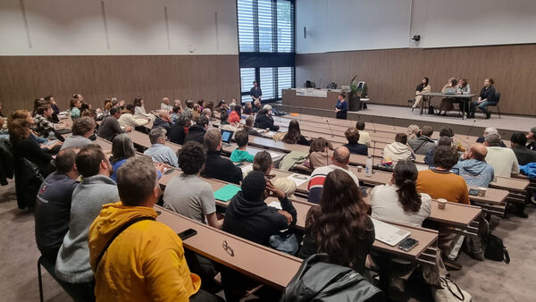 Scène de théâtre-forum lors de la journée professionnelle 2026